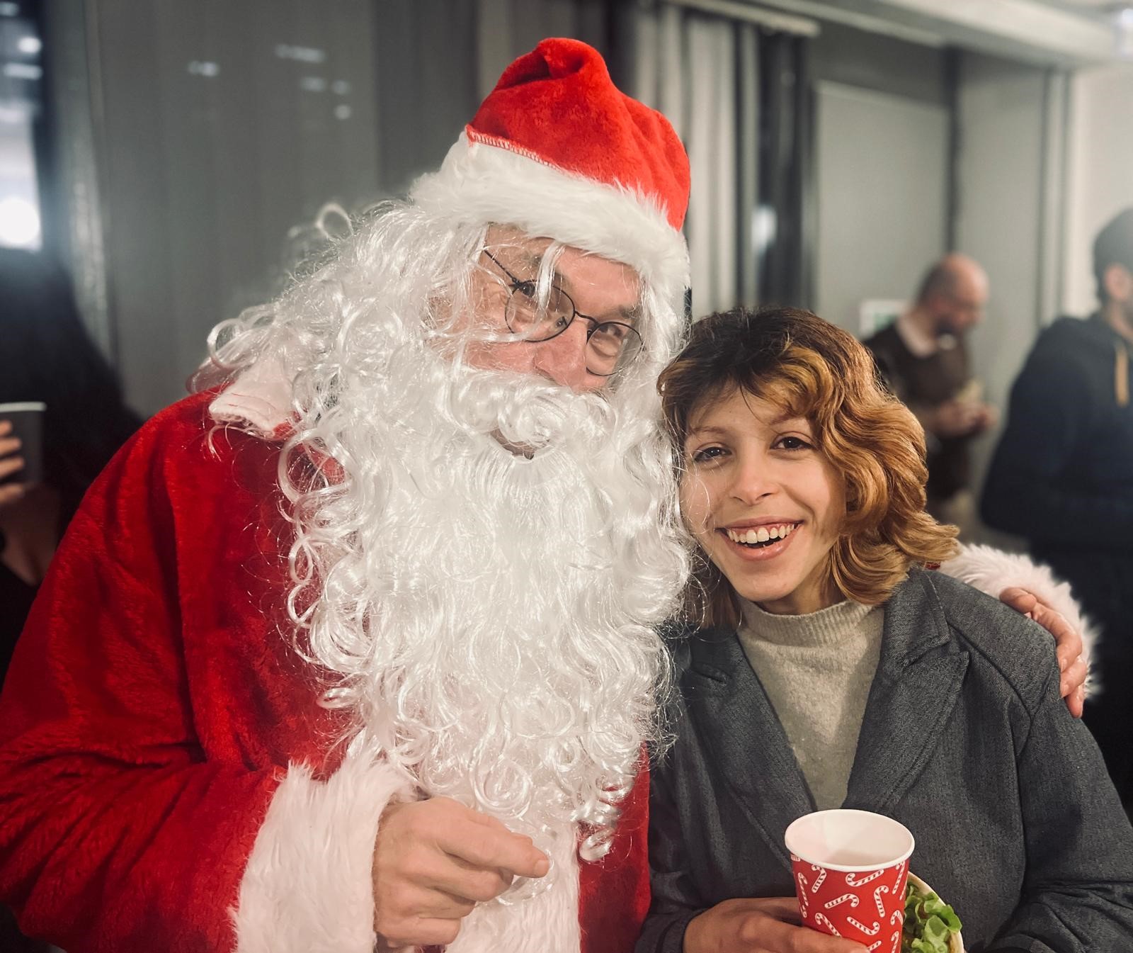 Noël festif , entre amis et "comme en famille" pour les jeunes accompagnés de Corot